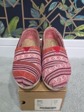 Classic Toms Slip-On Shoes in Red Nepal